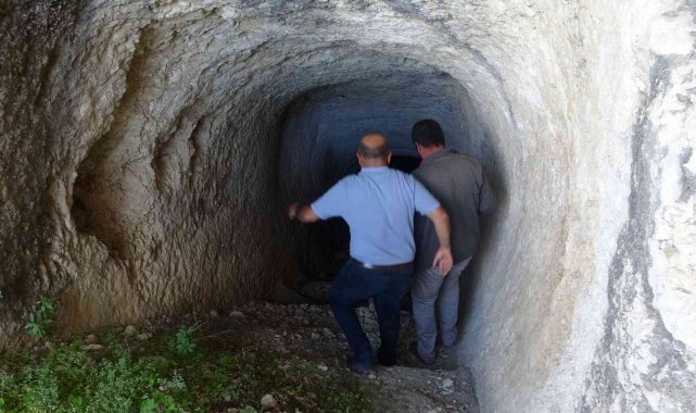 Malatya'nın Akçadağ ilçesinde 150 metre derinlikte bulunan ve binlerce ...