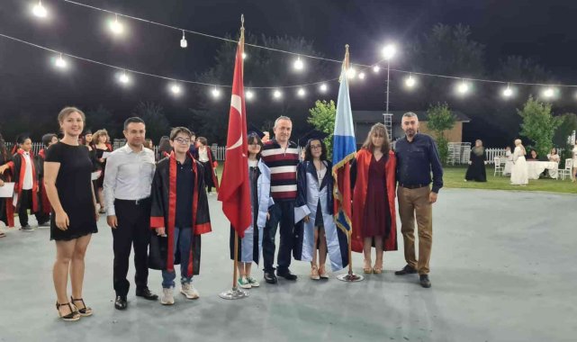 Muğla'nın Köyceğiz ilçesindeki Atatürk Ortaokulu'nda mezun öğrencil...