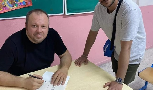 Sökeli öğretmen yazar Hasan Cüneyt Bozkurt'un 'Buraya Bir Şiir Gelm...