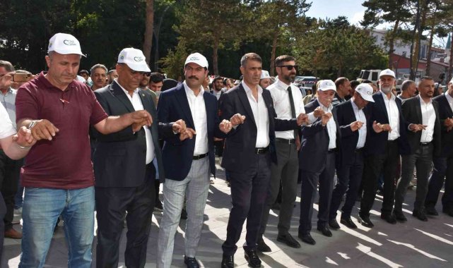 Bitlis'in Tatvan ilçesinde bu yıl 54'üncüsü gerçekleştirilen "...