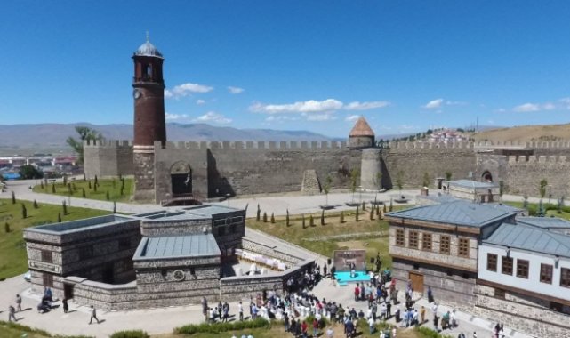 DOSİAD Hizmet ve Yatırım verilerini paylaştı.
Doğu Anadolu Sanayici ve İşa...