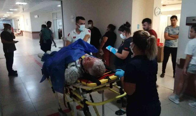 Antalya'nın Manavgat ilçesinde ailesiyle birlikte Side mahallesinde gez...