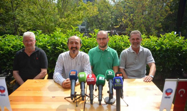Bursaspor Teknik Direktörü Tahsin Tam, Sportif Direktör İsmail Ertekin ve F...