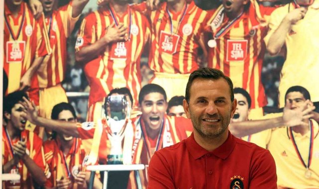 Galatasaray Teknik Direktörü Okan Buruk, 2000 yılında kazandıkları UEFA Kup...