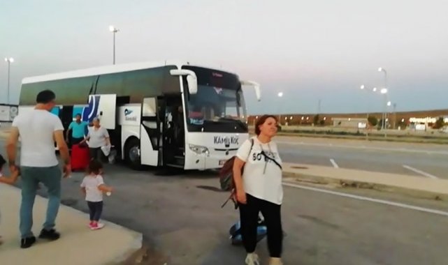 İstanbul-Akçay seferini yapan Kamil Koç firmasına ait otobüs, Balıkesir'...