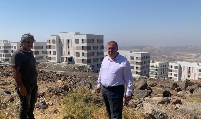 Kilis Belediye Başkanı Servet Ramazan, TOKİ tarafından yapımı devam eden De...