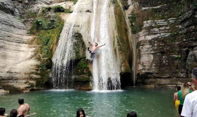 Samsun'un Canik ilçesinde bulunan Gölalan Şelalesi, doğa tutkunlarının ...