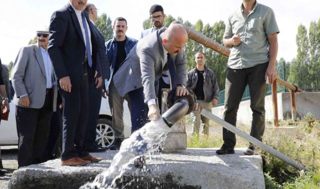 Ağrı Valisi Dr. Osman Varol, Eleşkirt Çiftepınar köyü sakinleriyle bir aray...