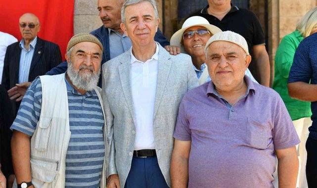 Ankara Büyükşehir Belediye Başkanı Mansur Yavaş eşi Nursen Yavaş ile birlik...