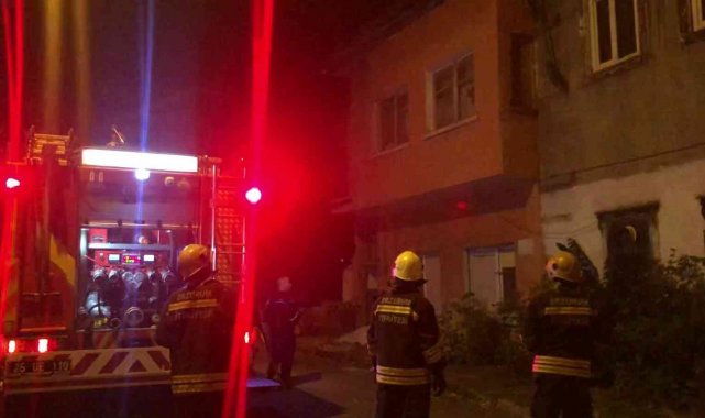 Erzurum'un Yakutiye ilçesi Gölbaşı semtinde metruk bir binada çıkan yan...