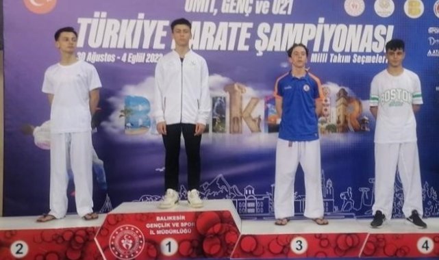 İzmit Belediyesporlu karateci Batuhan Efe Beyazıt, Balıkesir'de düzenle...