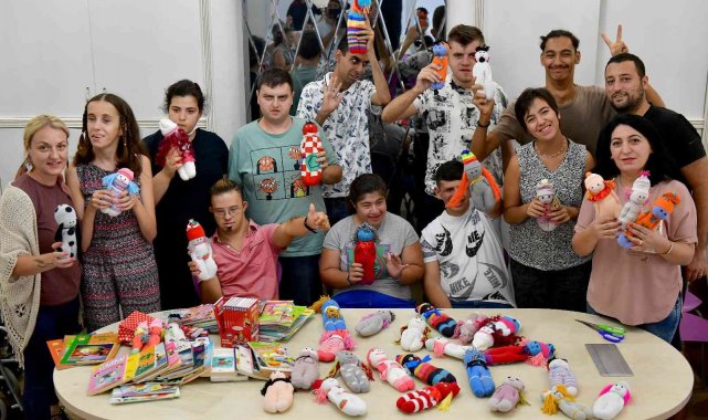 Muratpaşa Belediyesi Adalya Vakfı Engelsiz Kafe'nin özel çocukları, esk...