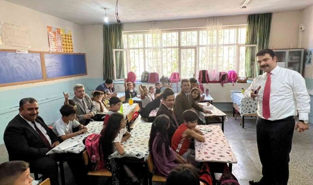 Şanlıurfa'nın Hilvan Kaymakamı Coşkun Doğan, Şehit Halit Şıltak İlkokul...