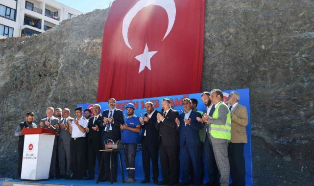 Vali Ali Çelik, Hilal Kent Mahallesi'nde yapımına başlanan Fetih 1453 C...