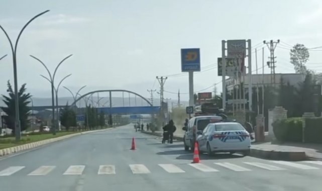 Van'ın en işlek meydanlarından biri olan İpekyolu Caddesi üzerine bırak...