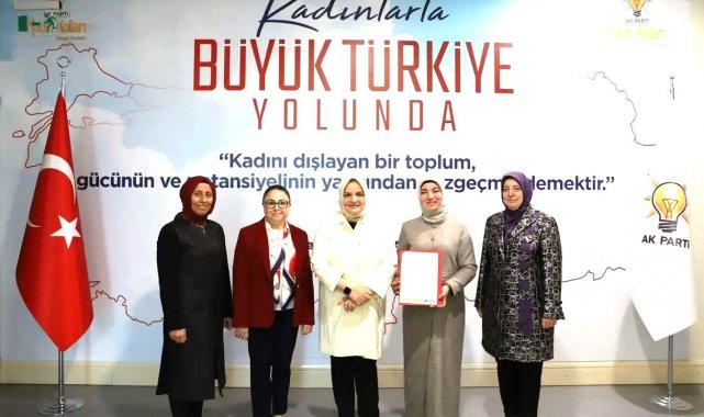 AK Parti Kütahya İl Kadın Kolları Başkanlığı görevine atanan Esra Özbek Bal...