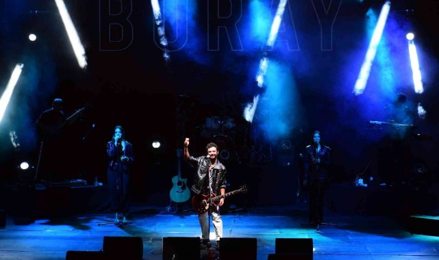 Başarılı şarkıcı Buray, Kültürpark Açıkhava Tiyatrosu Sahnesinde de hafızal...