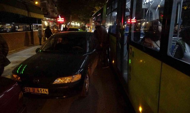 Malatya'da kentin en işlek caddelerinden olan Kanalboyu'nda yol ken...