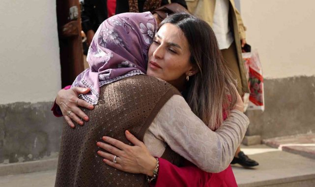 Sivas Valisi Yılmaz Şimşek'in eşi Dr. Çiğdem Olgun Şimşek ve beraberind...