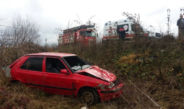 Bilecik'in Pazaryeri ilçesinde kontrolden çıkarak şarampole devrilen ar...