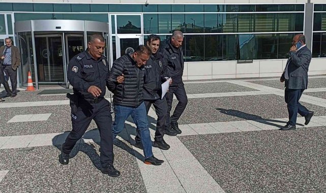 Bolu'nun Gerede ilçesinde yol verme kavgasında içinde 13 öğrencinin bul...