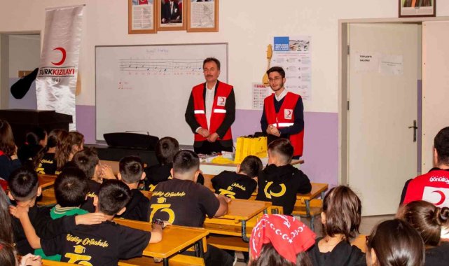 DENİZLİ(İHA) – Denizli'de Türk Kızılay Pamukkale Şubesi tarafından çocu...