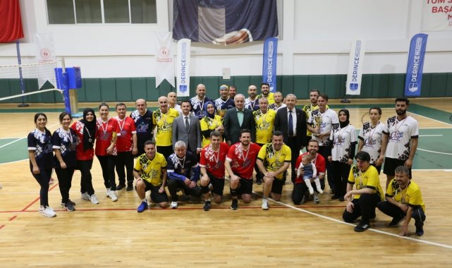 Derince Belediyesi ve İlçe Milli Eğitim Müdürlüğü'nün 24 Kasım Öğretmen...