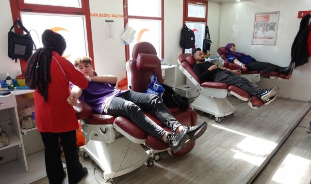 Kızılay tarafından yurt genelinde, "Öne çık, hayat kurtar" slogan...