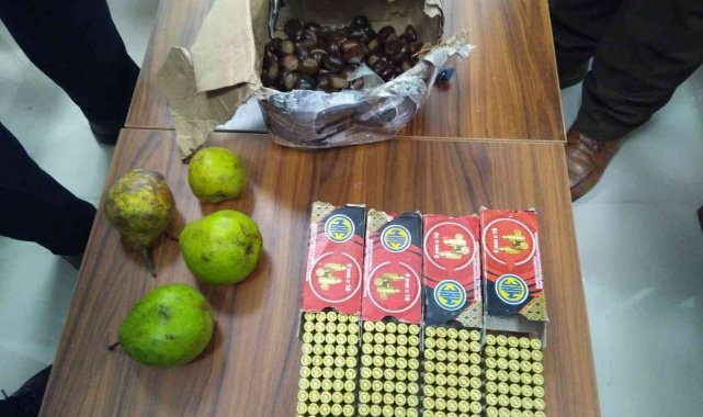 Konya'nın Beyşehir ilçesinde polis ekipleri, başka bir ilden kargoyla g...