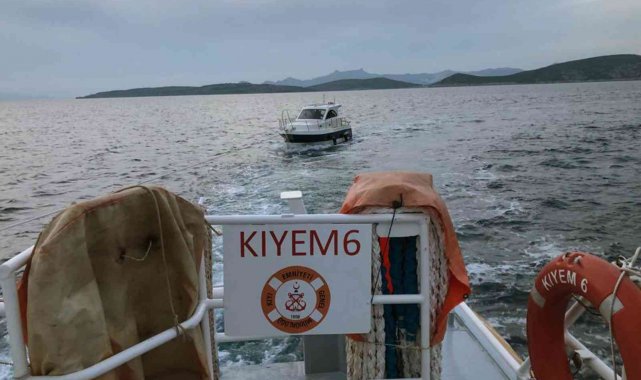 Muğla'nın Bordum ilçesi açıklarında içinde iki kişinin bulunduğu tekne ...