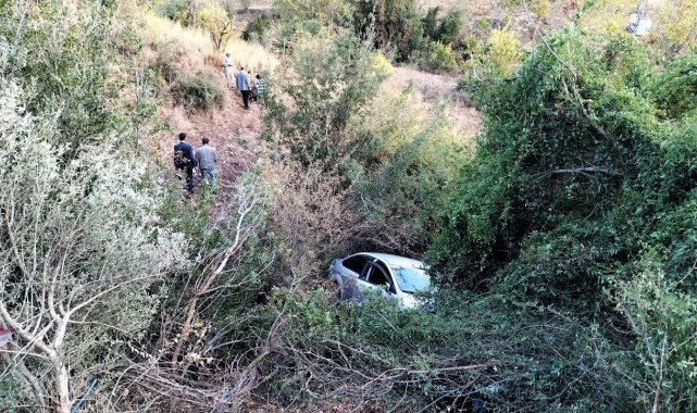 Osmaniye'nin Düziçi ilçesinde seyir halindeyken kontrolden çıkan otomob...