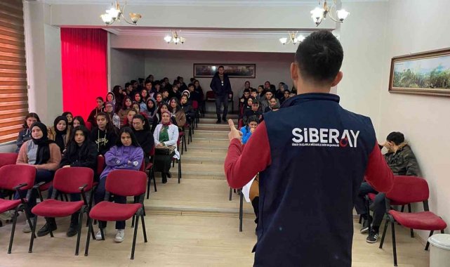 Afyonkarahisar'da polis tarafından 14-18 yaş grubu yaklaşık 300 öğrenci...