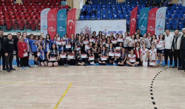 DÜZCE(İHA) – Düzce'de düzenlenen Okul Sporları Yıldızlar Voleybol müsab...