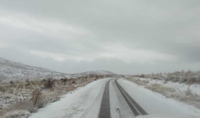 Elazığ'ın Sivrice ilçesinin yüksek kesimlerine mevsimin ilk karı düştü....