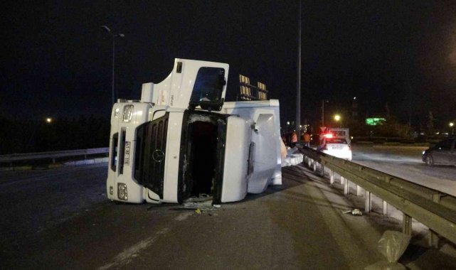Kocaeli'de Körfez gişelerden TEM Otoyolu'na girmek isteyen kağıt yü...