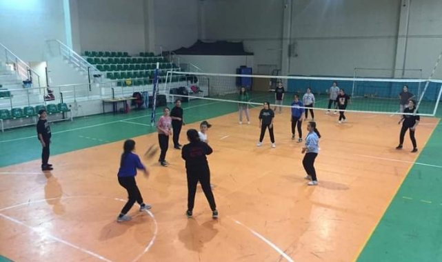 Sarıgöl Halk Eğitimi Merkezi Müdürlüğü tarafından talep üzerine kız öğrenci...