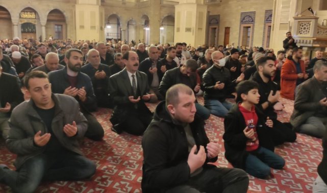 Adana'da, üç ayların müjdeleyicisi kabul edilen Regaip Kandili'nde ...