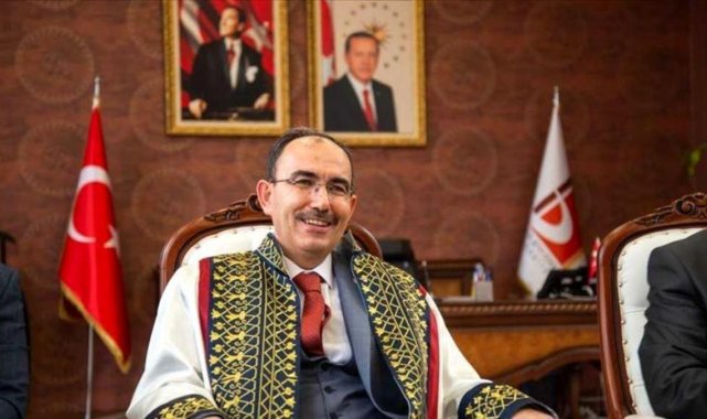 Bilecik Şeyh Edebali Üniversitesi'nde (BŞEÜ), mezun öğrencilere 'e-...