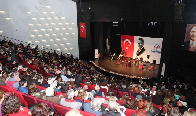 Denizli Büyükşehir Belediyesi'nin gerçekleştirdiği yılın ilk konserinde...