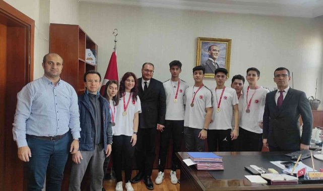 Geçtiğimiz günlerde Manisa Okullararası Kick-boks müsabakalarında 7 madalya...