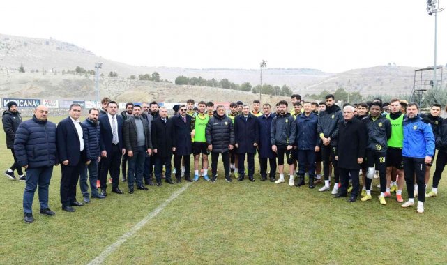 Malatya il protokolü Spor Toto 1. Lig'in 22. Haftasında sahasında Eyüps...