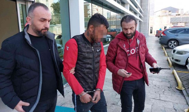 Samsun'da silahlı yaralama olayıyla ilgili 1 kişi daha tutuklandı.
Ola...