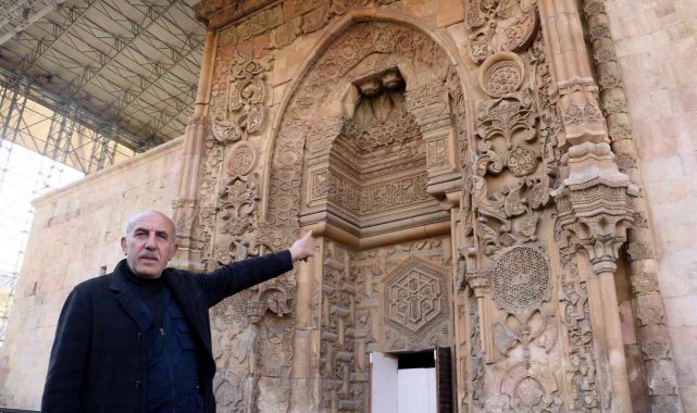 Sivas'ta Divriği Ulu Cami ve Darüşşifası'nda bulunan Cennet Kapısı&...
