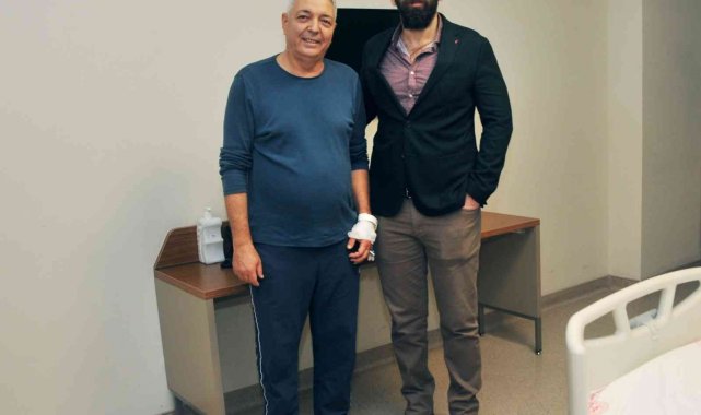 Uyurken şiddetli göğüs ağrısı yaşayan adamın, eşine "Aortum yırtılıyor...