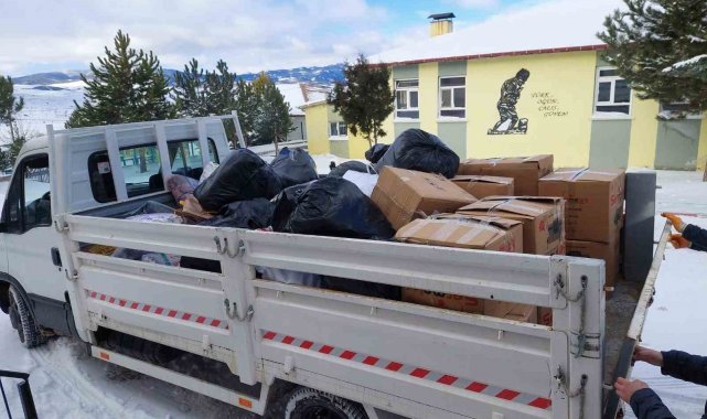 Afyonkarahisar'ın Bayat ilçesine bağlı Derbent köyü halkı deprenin meyd...