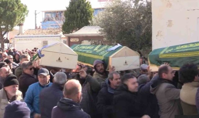 Balıkesir'in Ayvalık ilçesinde, Hatay'da depremin ardından enkazda ...