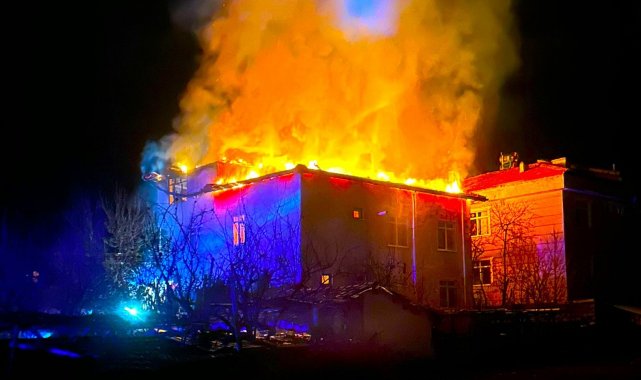 Çorum'un Osmancık ilçesinde akşam saatlerinde 2 katlı bir binada belirl...