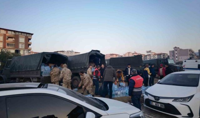 Hatay İl Jandarma Komutanlığı ekipleri depremden etkilenen Antakya ve Defne...