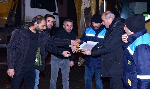 Malatya merkezde aralıklarla devam eden kardan dolayı yolların kapanmaması ...