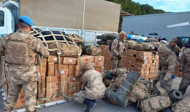 Manisa İl Jandarma Komutanlığına bağlı 54 personel deprem bölgesindeki aram...